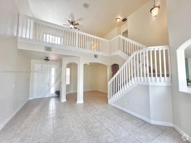 Building Photo - 8021 NW 114th Pl
