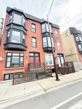 Building Photo - 113 S Paulina St