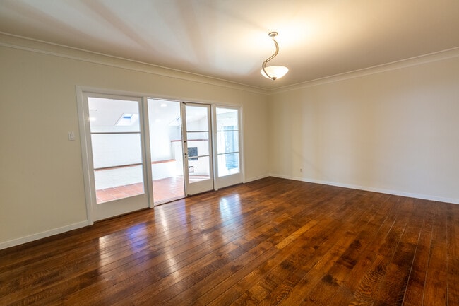 Photo - 1030 Ulloa St House