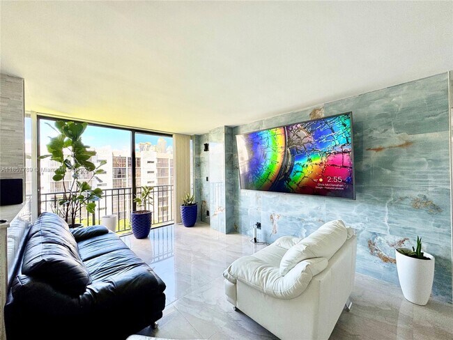 Foto del edificio - 17011 N Bay Rd