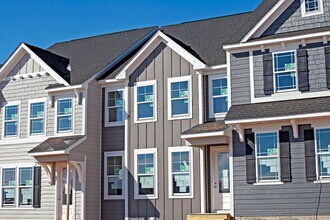 Building Photo - 2211 Leeham St