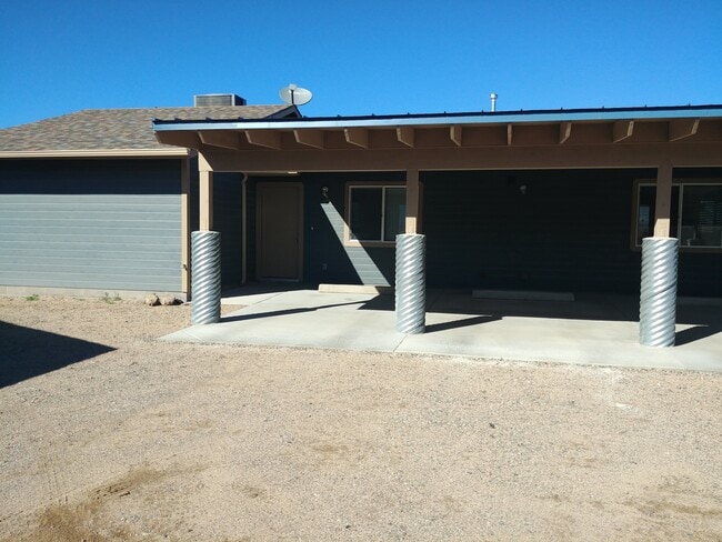 Building Photo - 354 W Hollamon St