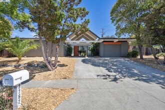 Building Photo - 3767 Gainsborough Dr