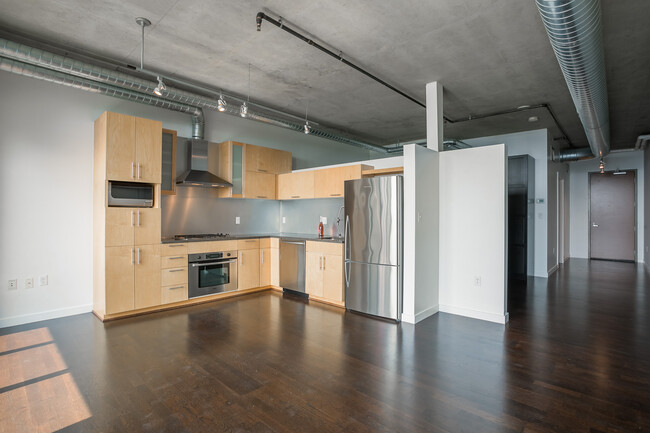 Building Photo - STRIKING Air Conditioned Loft Over Elliot Bay