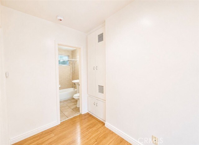 Building Photo - 1372 W 36th St