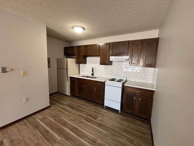 Building Photo - 2619 W 15th St N