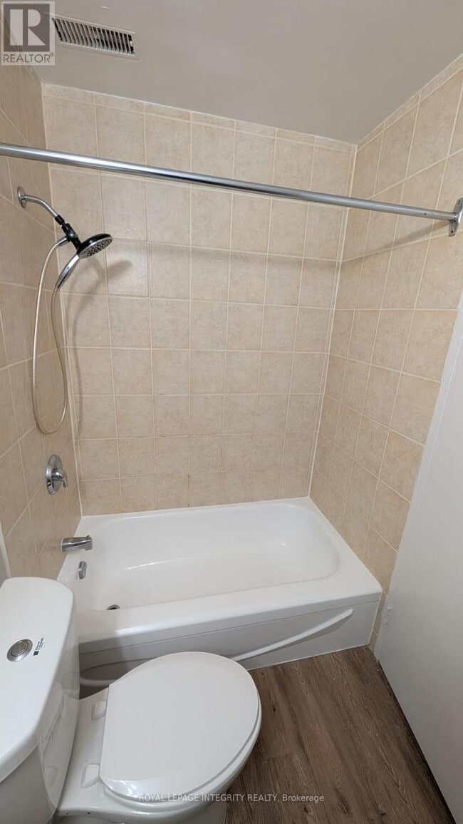 Building Photo - 1435 Morisset Ave