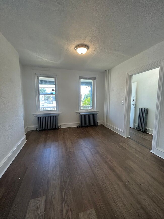 Building Photo - 181 Pennington Ave