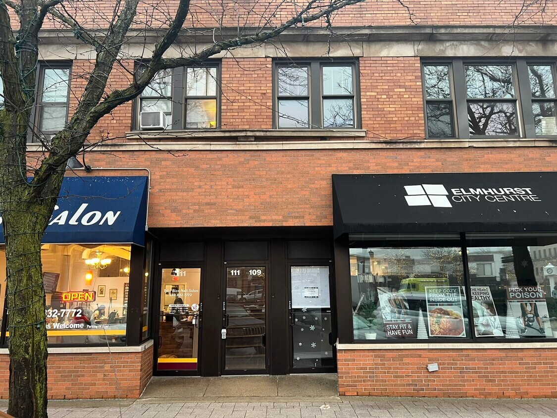 Primary Photo - 109 W 1st St