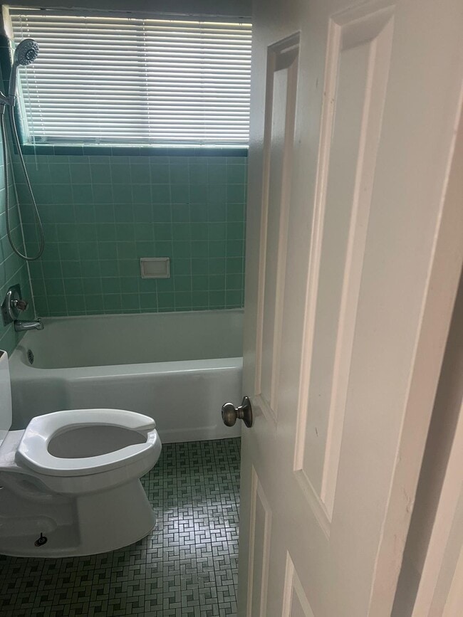 Photo - 2505 W Twelfth St Apartment