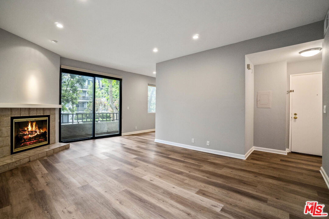 Foto principal - 8110 Manitoba St