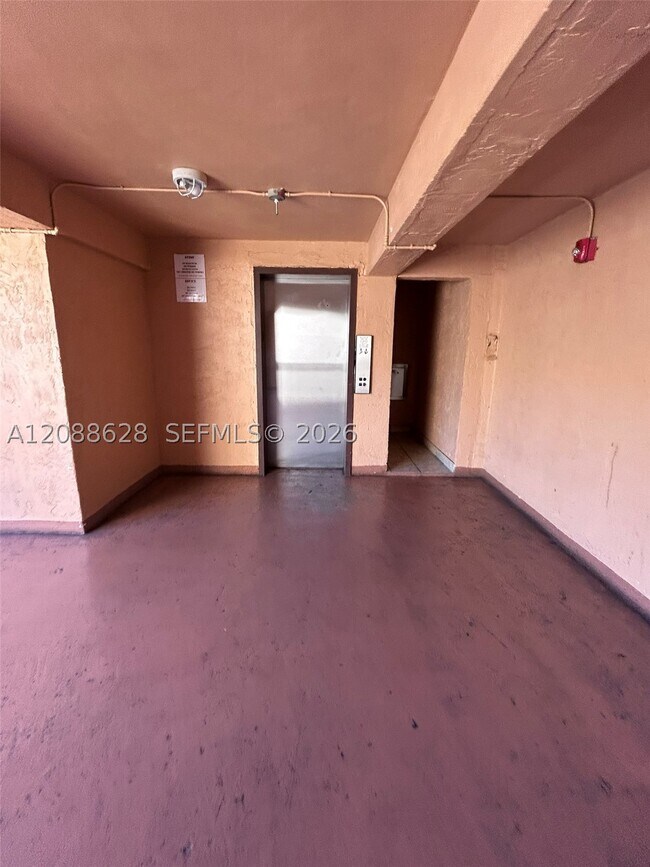 Foto del edificio - 1990 W 56th St