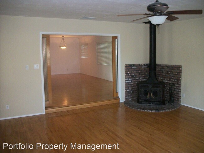 Building Photo - 3 br, 2 bath House - 2437 "C" STREET