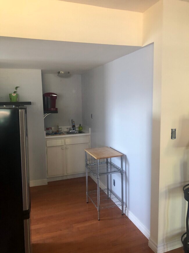Foto del edificio - 28800 Kenroy Ave
