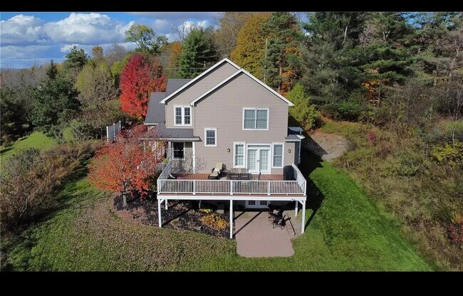 Building Photo - 1486 Laurel Ln