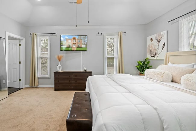 Building Photo - 1401 W 40th St