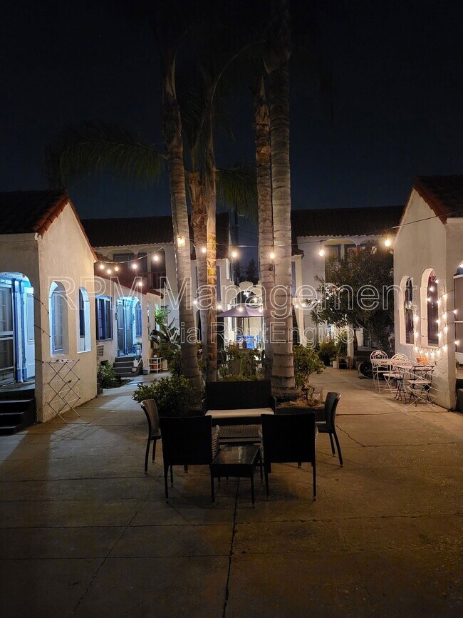 Foto del edificio - 831 1/3 N. Formosa Ave.