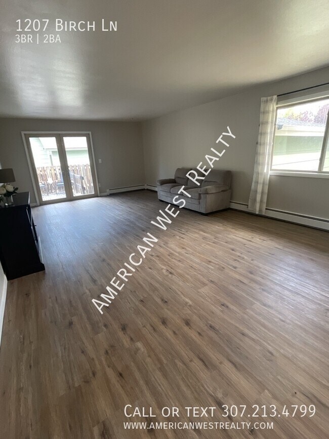 Building Photo - 3bed/2bath/2car with basement