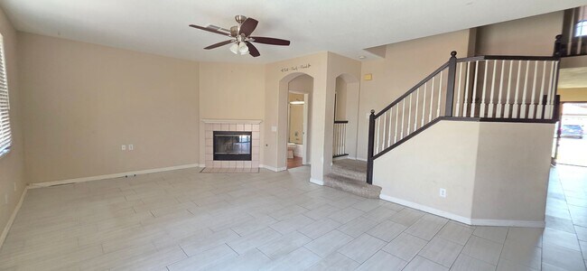 Building Photo - Lovely Home in Desirable Golf Course Commu...