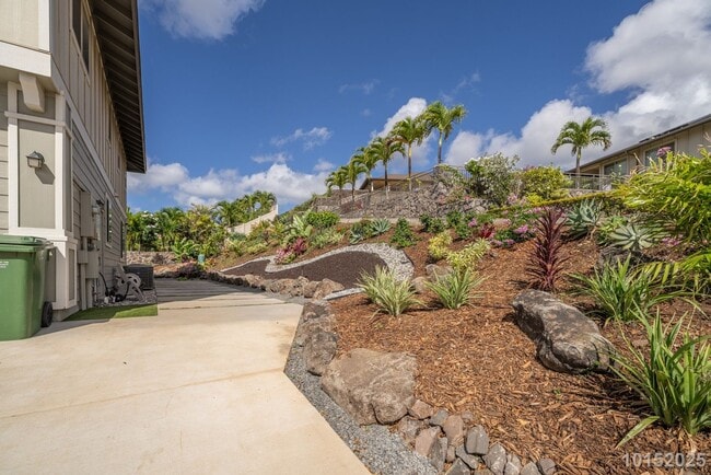 Foto del edificio - Available now!  Beautifully upgraded 4-bdr...