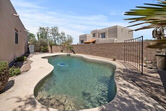 Building Photo - 730 N Northern Vista Pl
