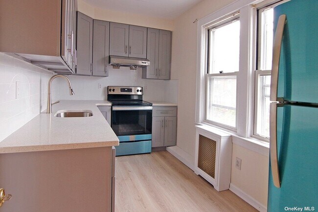 Building Photo - 68-56 Groton St