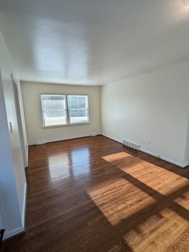 Living Room - 834 Raven Rd
