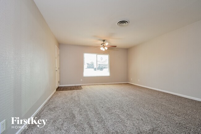 Building Photo - 385 Jann Dr
