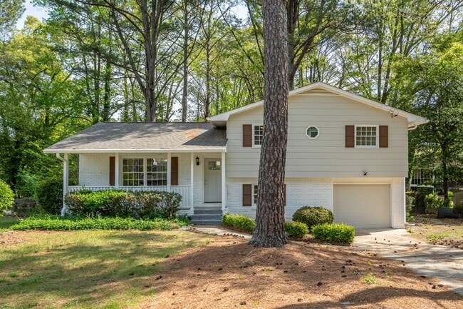 Building Photo - 6310 Thornhedge Dr