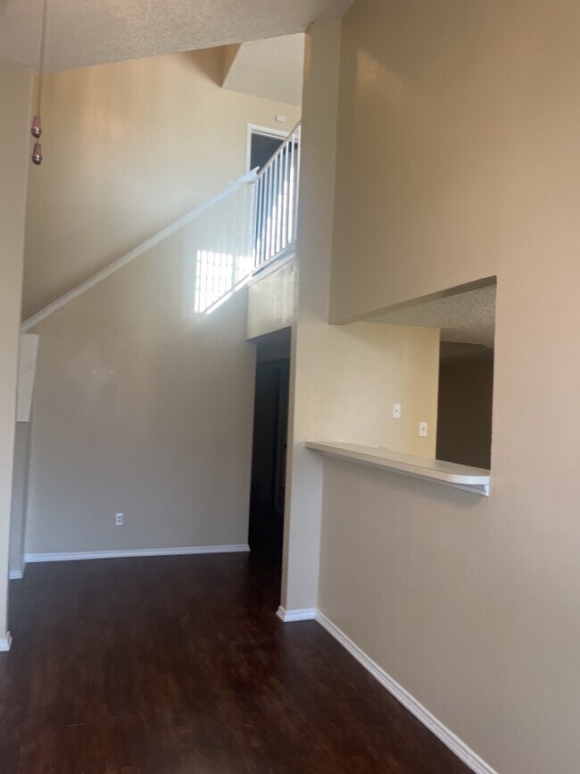 Building Photo - Corner lot Townhouse with yard! fireplace,...