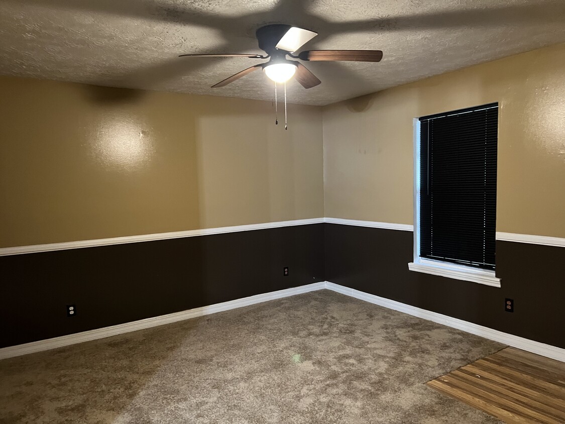 Living room - 114 N Lake Dr