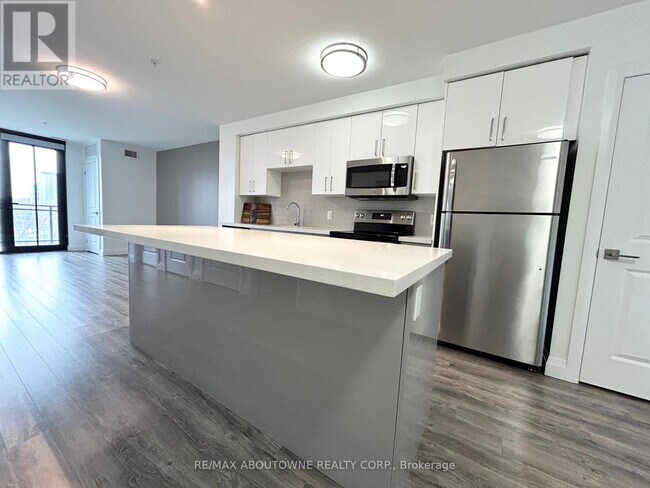 Building Photo - 460 Belmont Ave W