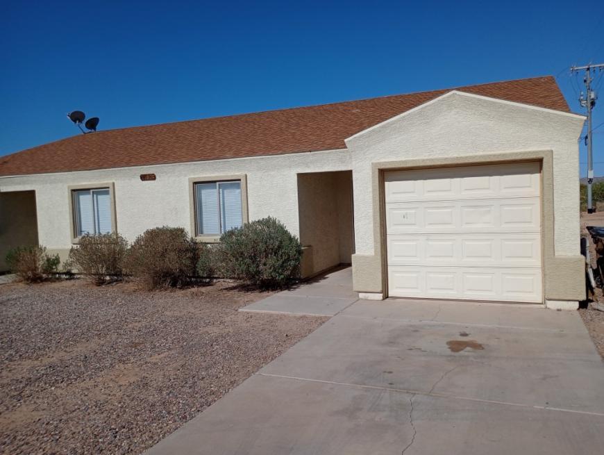 Foto principal - 3 bedroom in Eloy AZ 85131