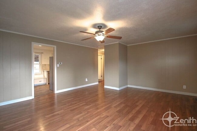 Foto del edificio - 2618 E 26th St