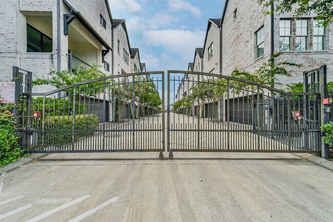 Building Photo - 4019 University Grove St