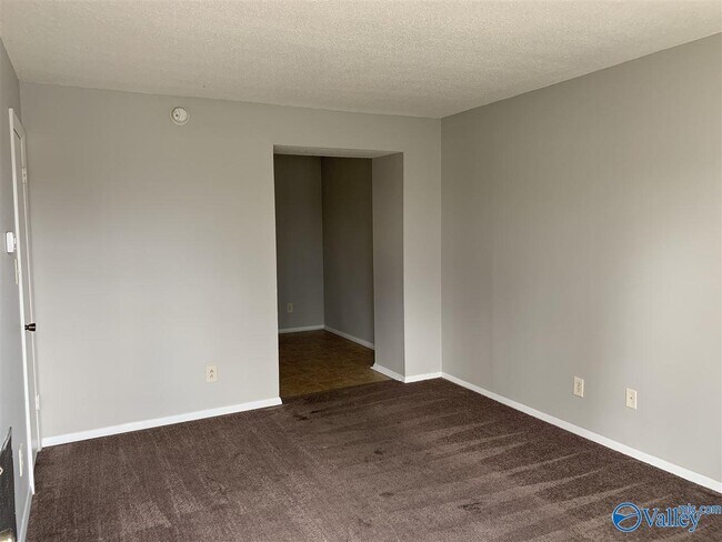 Building Photo - 908 Stevens Ct NE
