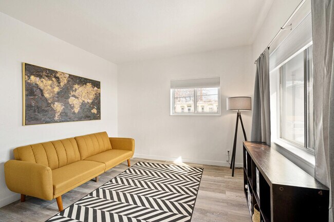 Foto del edificio - 2450 N Ogden St