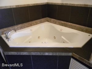Jacuzzi - 831 Angela Ave