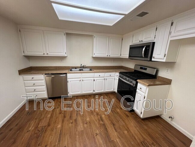 Foto del edificio - 4042 W Meadow Ave