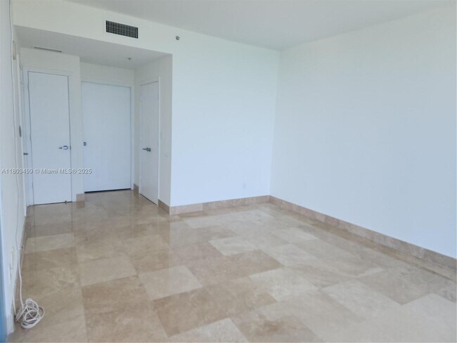 Foto del edificio - 601 NE 36th St