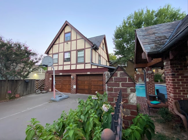 Building Photo - 1203 E 25th St