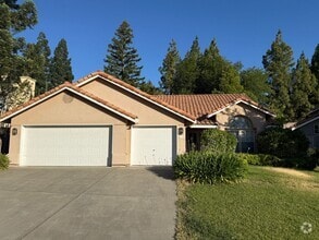 Building Photo - 231 Lone Oak Dr
