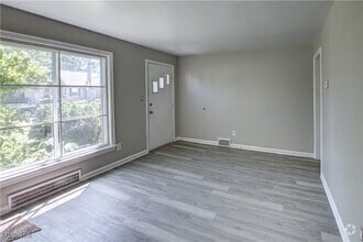 Building Photo - 2016 Revere Rd