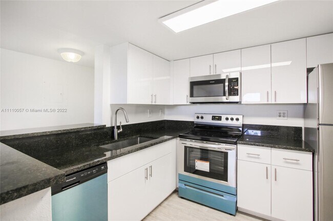Building Photo - 9821 Nob Hill Ct
