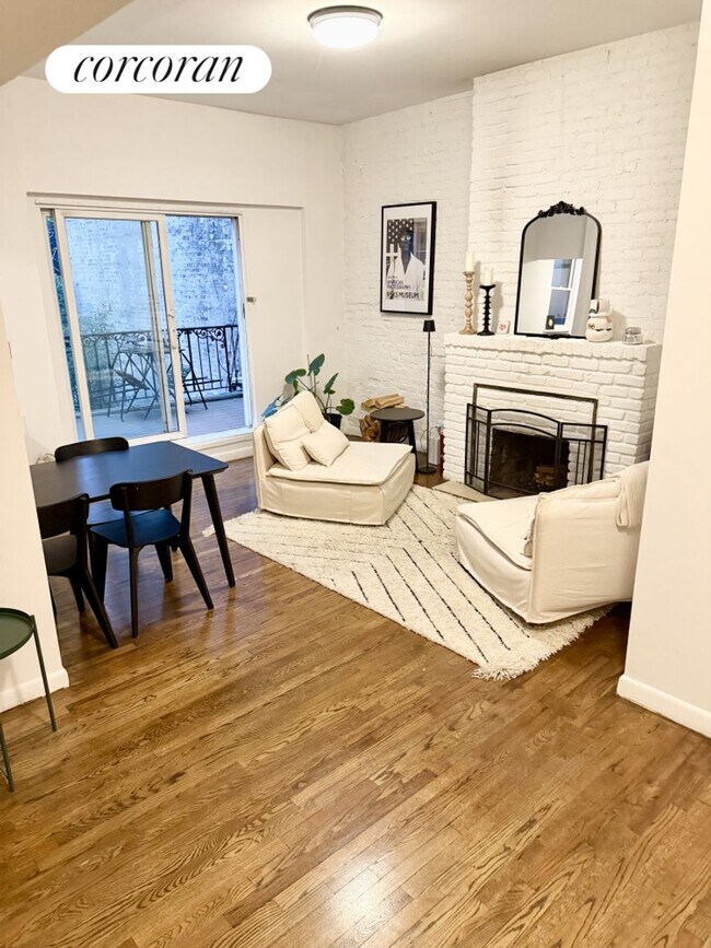 Foto del edificio - 353 W 19th St