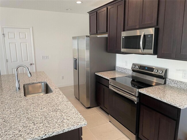 Foto del edificio - 1825 Ross Hammock Ave