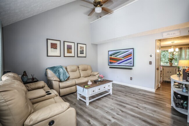Building Photo - 1555 Bodwell Rd