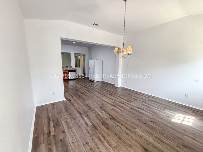 Building Photo - 8805 Valley River Dr