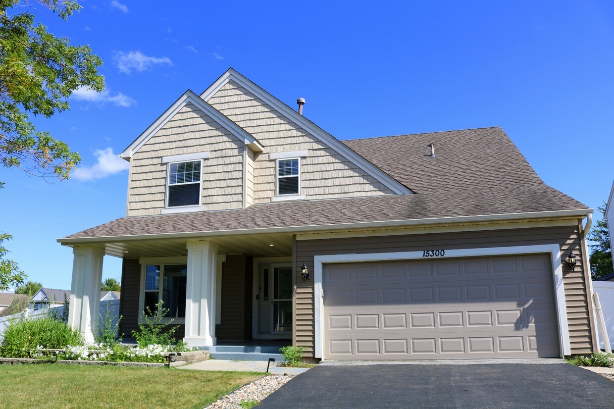 Primary Photo - 15300 Dundee Ct