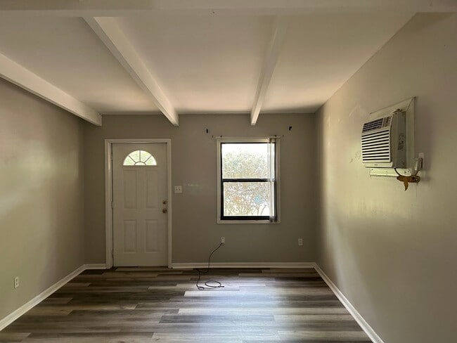 Building Photo - Remodeled Home In Highland Court